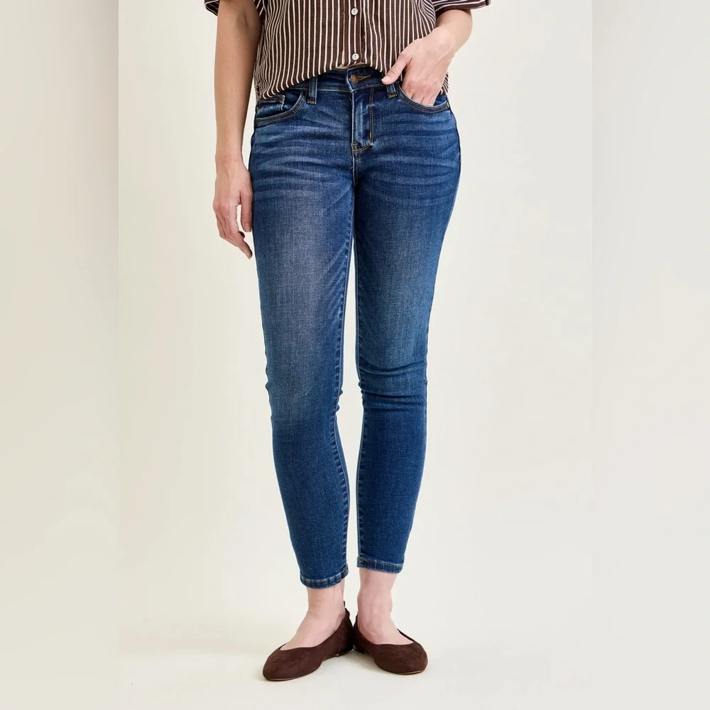Judy Blue Ella‎ Mid Rise Hand Sand Classic Skinny Jeans Medium Wash Size 27 (5)